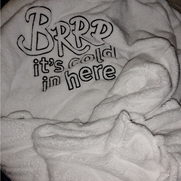 Cocus Pocus Cozy White Bathrobe - Picture 1 of 3
